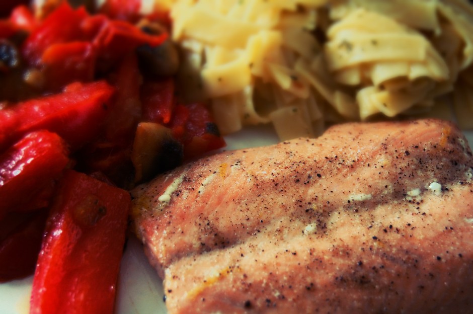 lemon salmon with red peppers and noodles